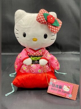 NWT Sanrio Smiles Original Japan Hello Kitty Plush Doll, Red Kimono & Pillow